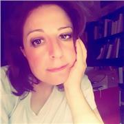 Insegno Lettere, letteratura italiana, storia dell'arte e discipline umanistiche come antropologia. parlo discretamente l'Inglese e posso insegnare a leggere e scrivere anche a chi non parla italiano